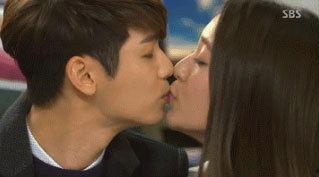 中国吻戏视频,浪漫瞬间，情感交融的视觉盛宴